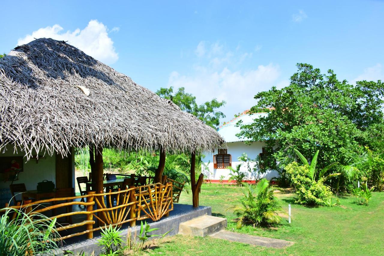 Sea Sound Cabana & Restaurant แทนกาลเล ภายนอก รูปภาพ