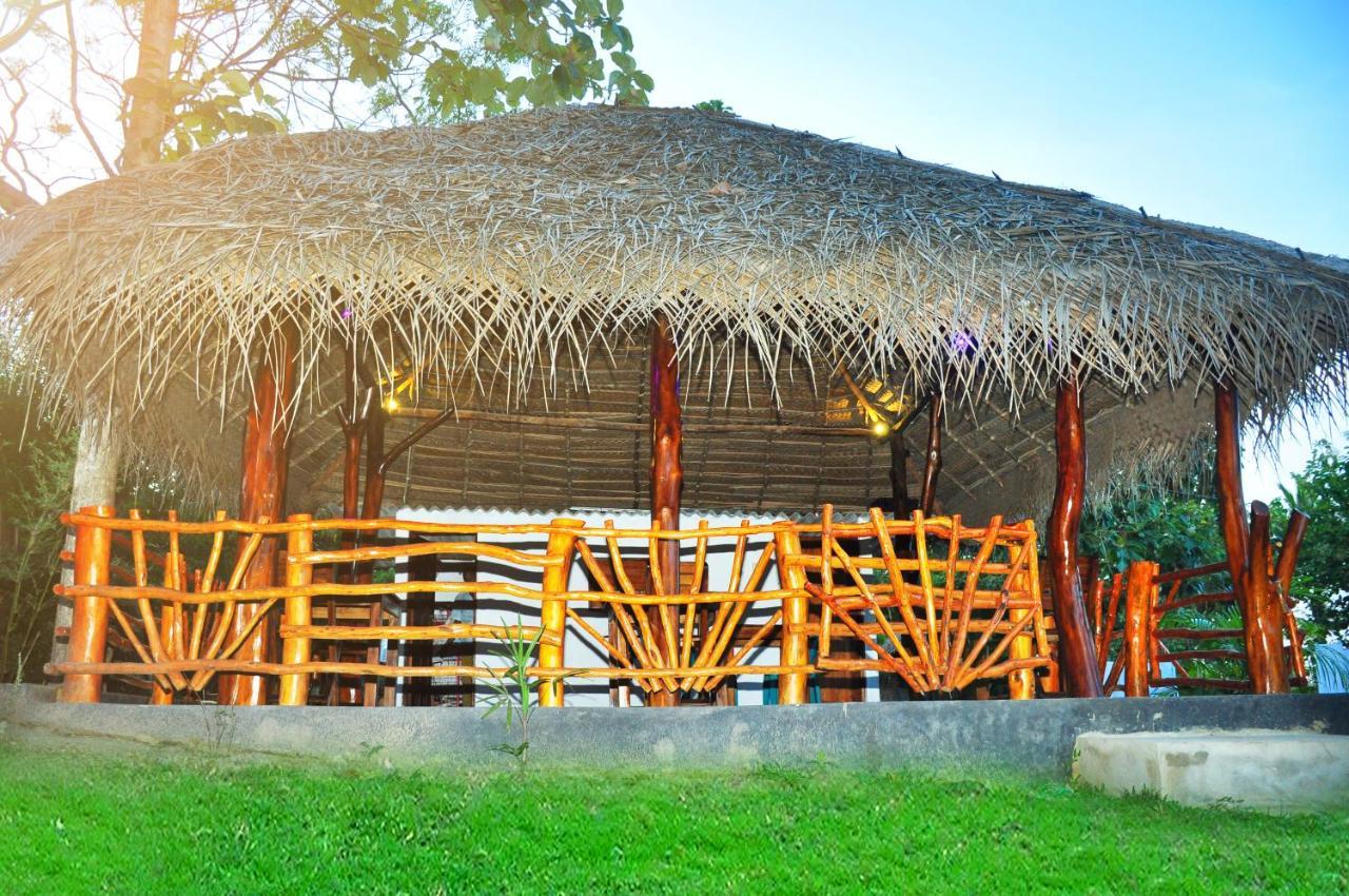 Sea Sound Cabana & Restaurant แทนกาลเล ภายนอก รูปภาพ